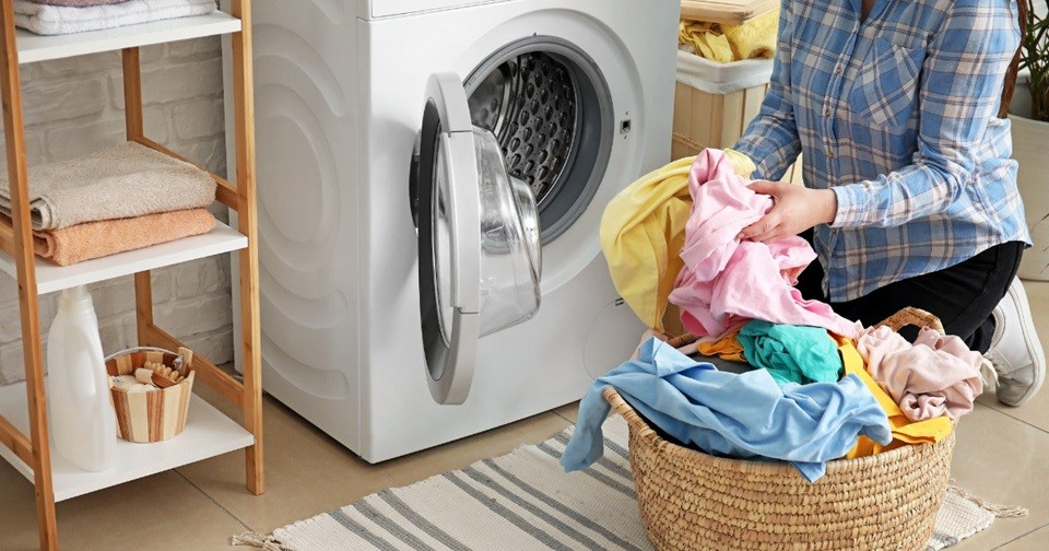 Cách giặt quần áo không bị ra màu, phai màu